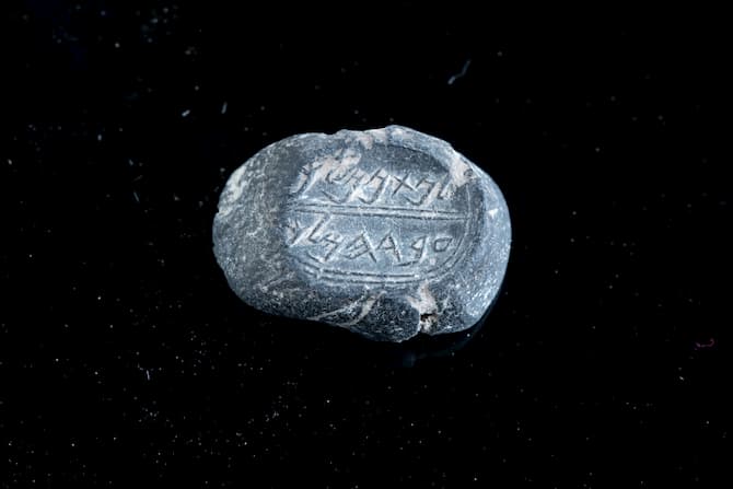 The Natan-Melech/Eved Hamelech bulla found in the Cutybof David. Photo Credit: Eliyahu Yanai, City of David