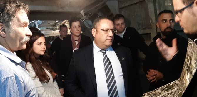 The Mayor of Jerusalem with David Barry. Credit: City of David Archives