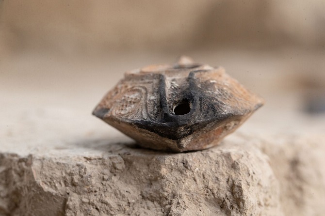 An oil candle from the Abbasid period. Photo: Eliyahu Yanai, City of David Archives