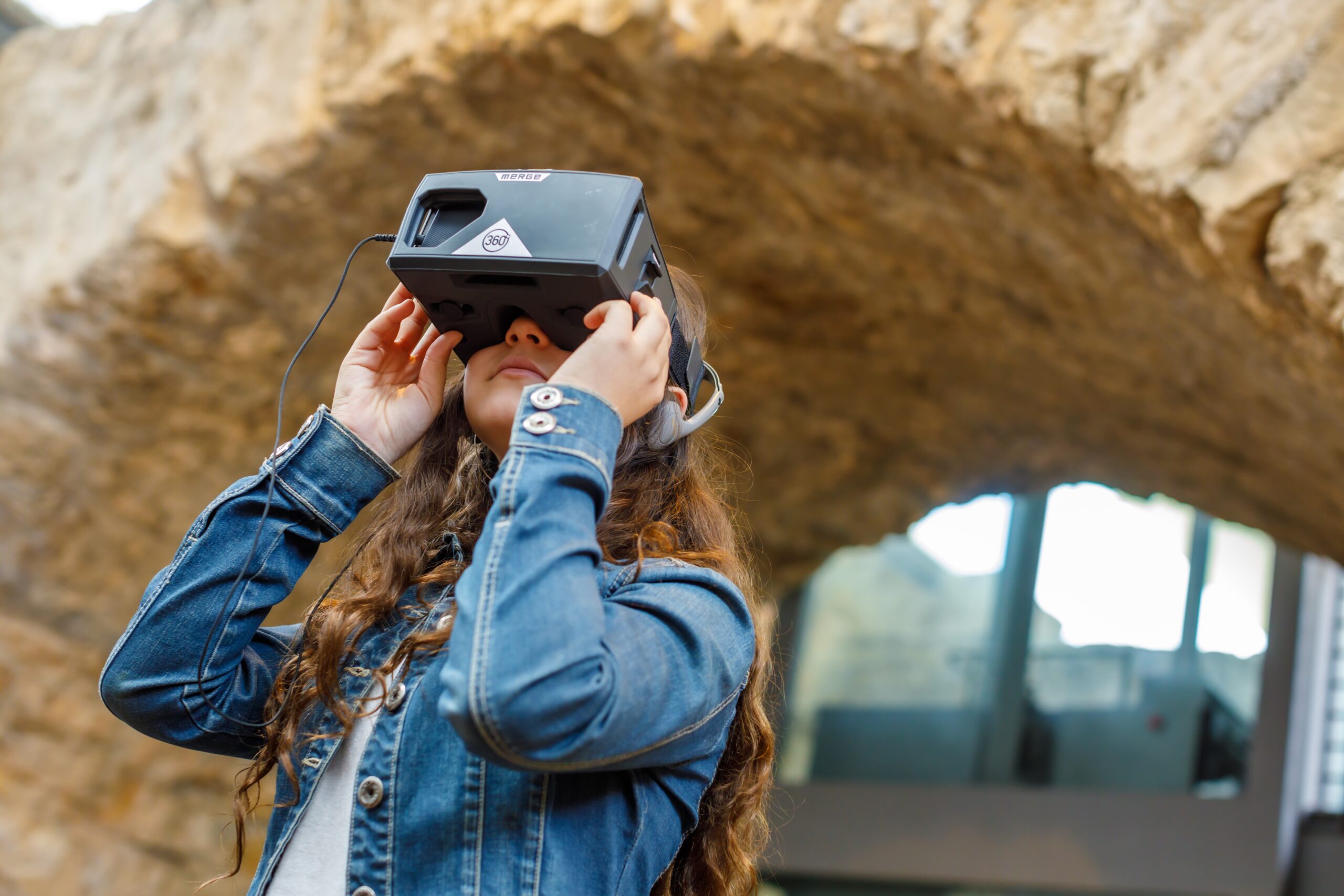 Virtual reality glasses Eliyahu Yanai