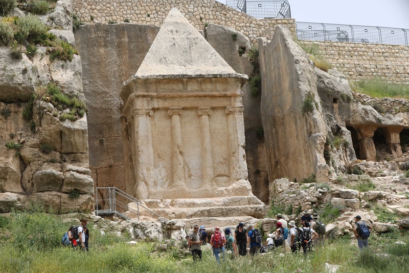 יד אבשלום, סיור בהר הזיתים