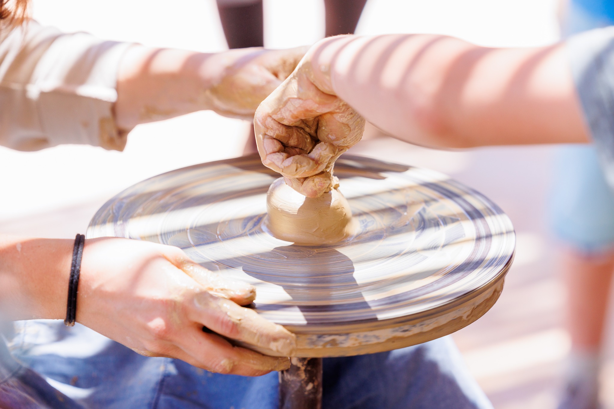 סדנת קדרות, צילום: נועם פיינר, דמקה הפקות