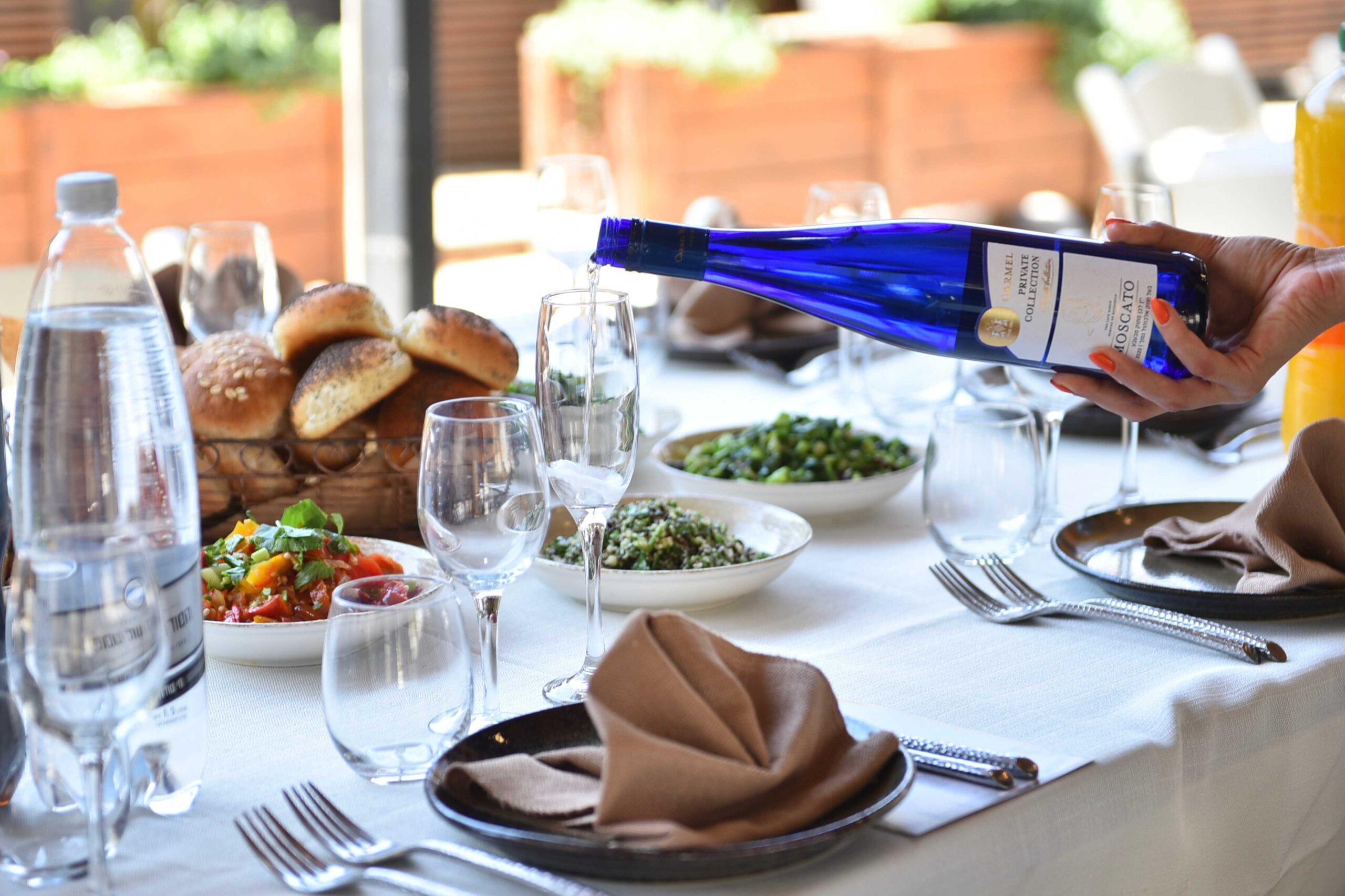 שולחנות אירועים מעוצבים בחצר המלך