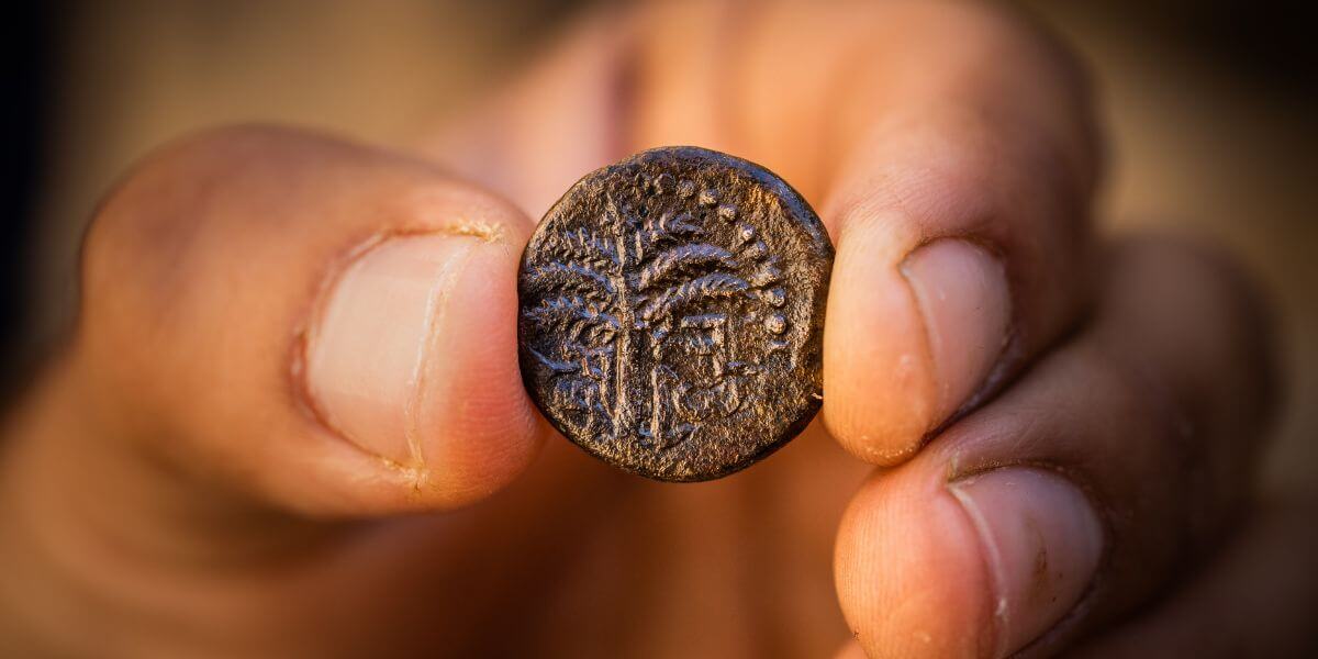 A coin from the days of the Bar Kochba rebellion. Photo: Kobi Harathi