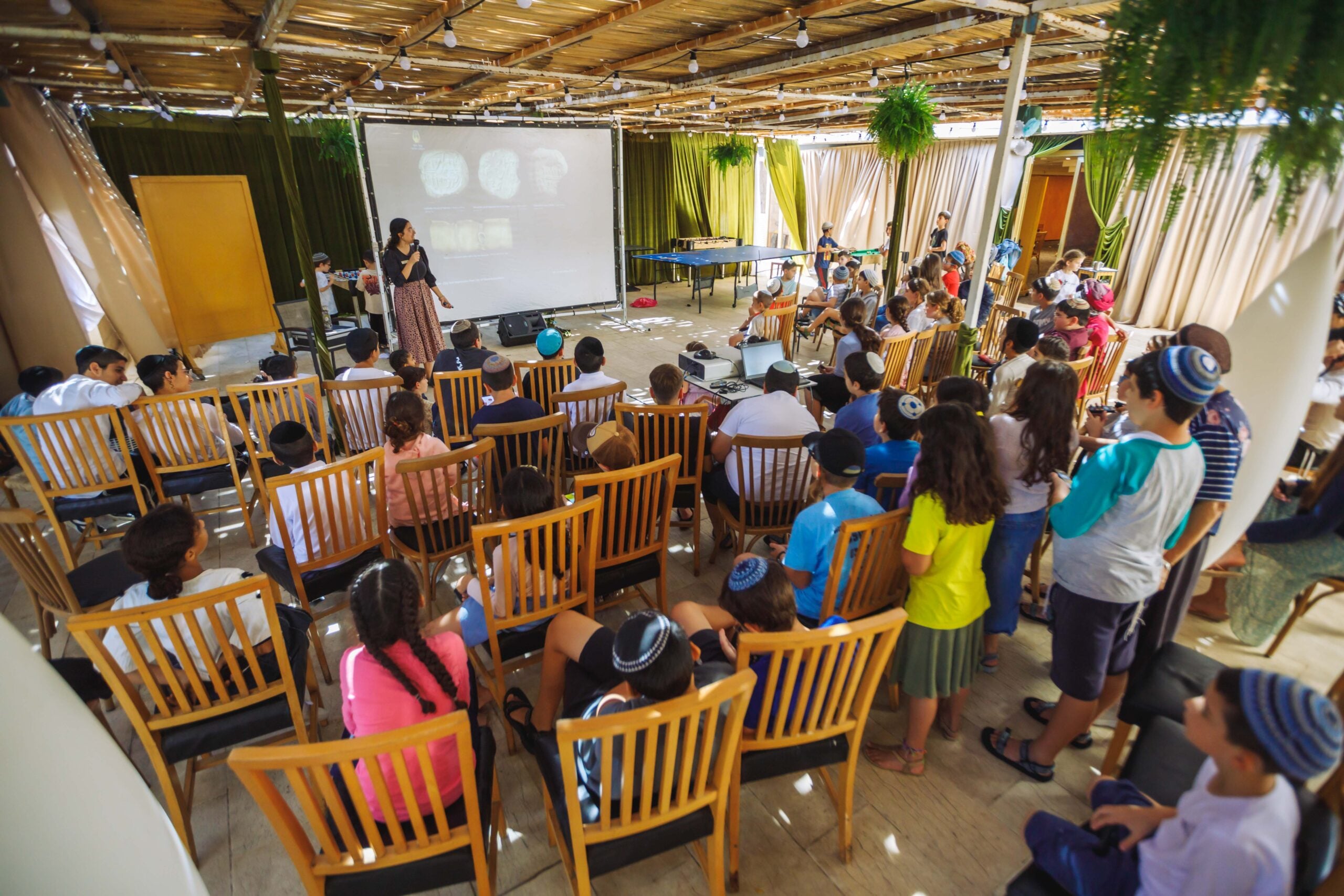 פעילות הניידת החינוכית עם מפוני הדרום והצפון. צילום: אליהו ינאי