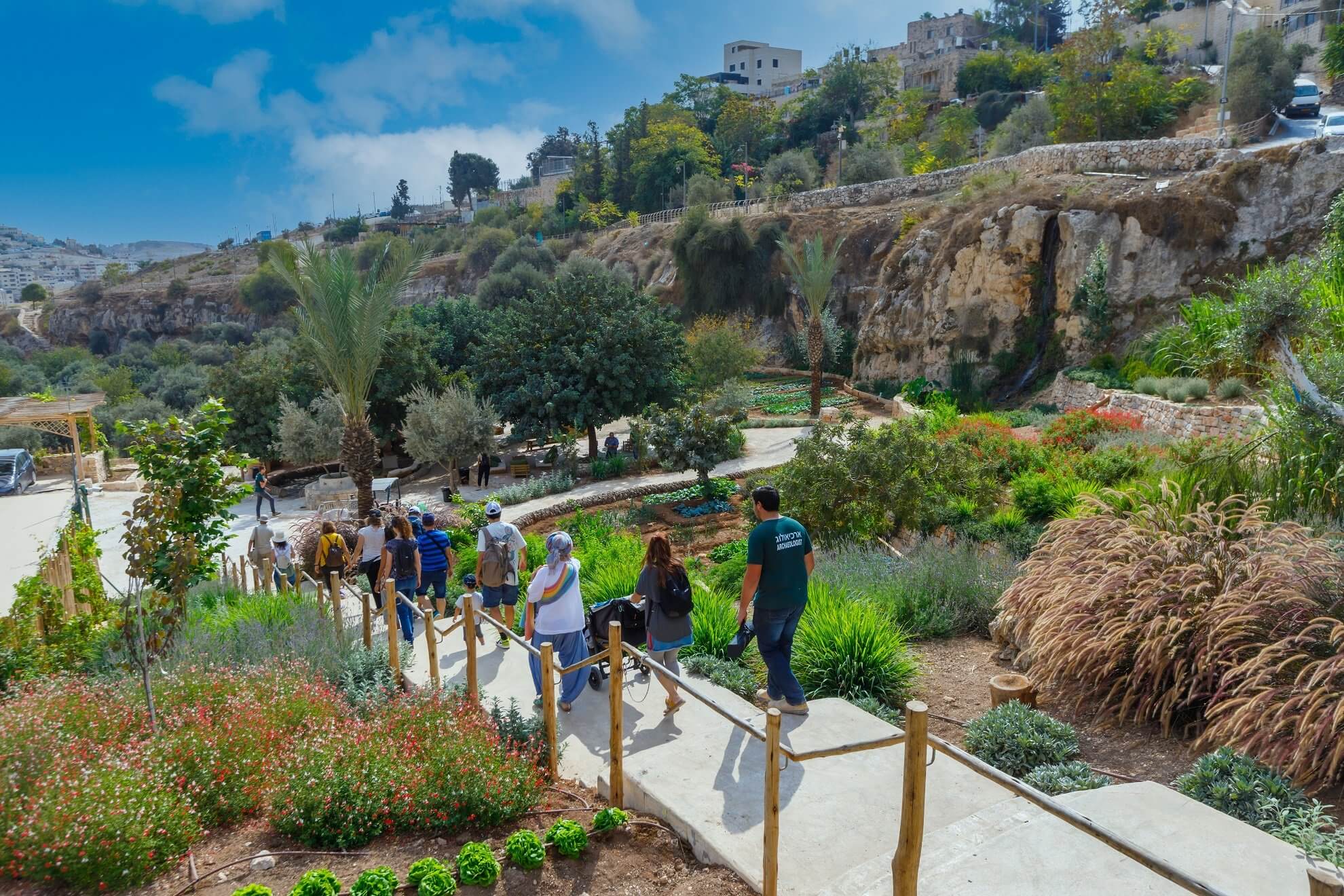 בשבילי החווה - סיור מודרך לחווה בגיא