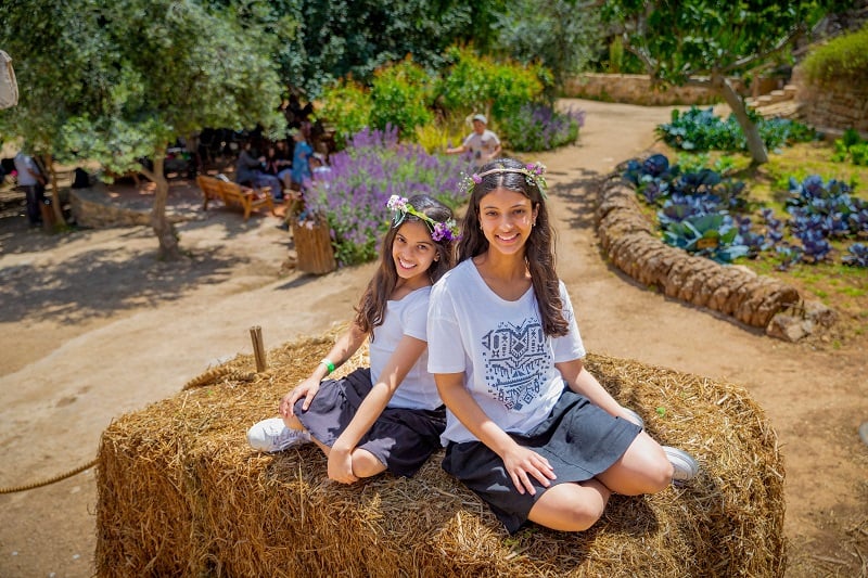 שבועות בירושלים, ילדות בשבועות בחווה בגיא