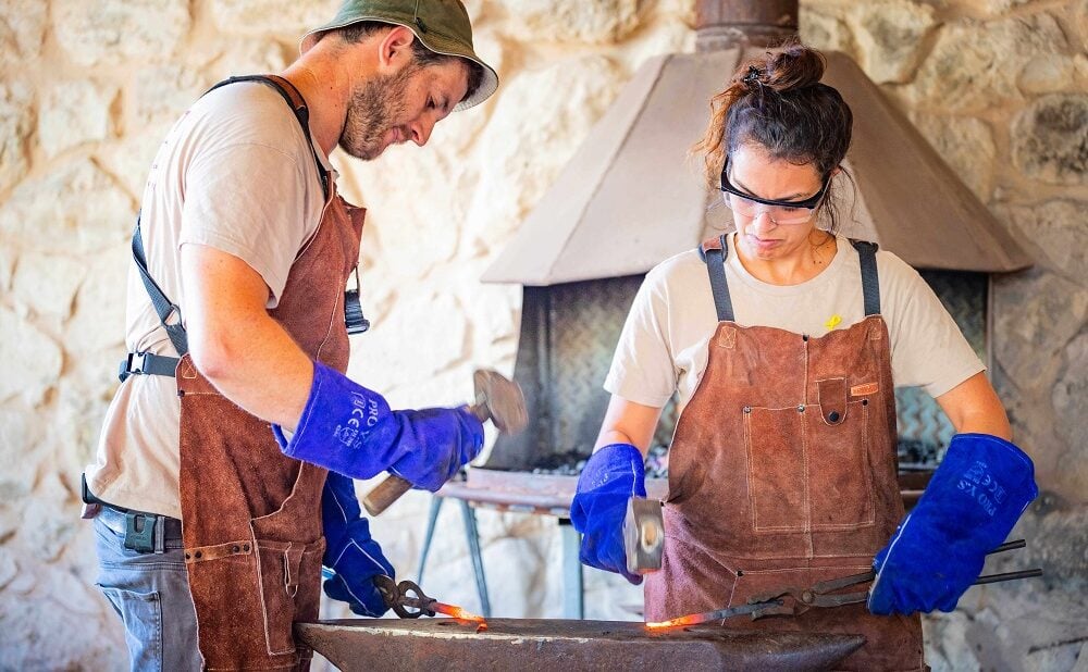 נפחות ומלאכות קדומות בחווה בגיא