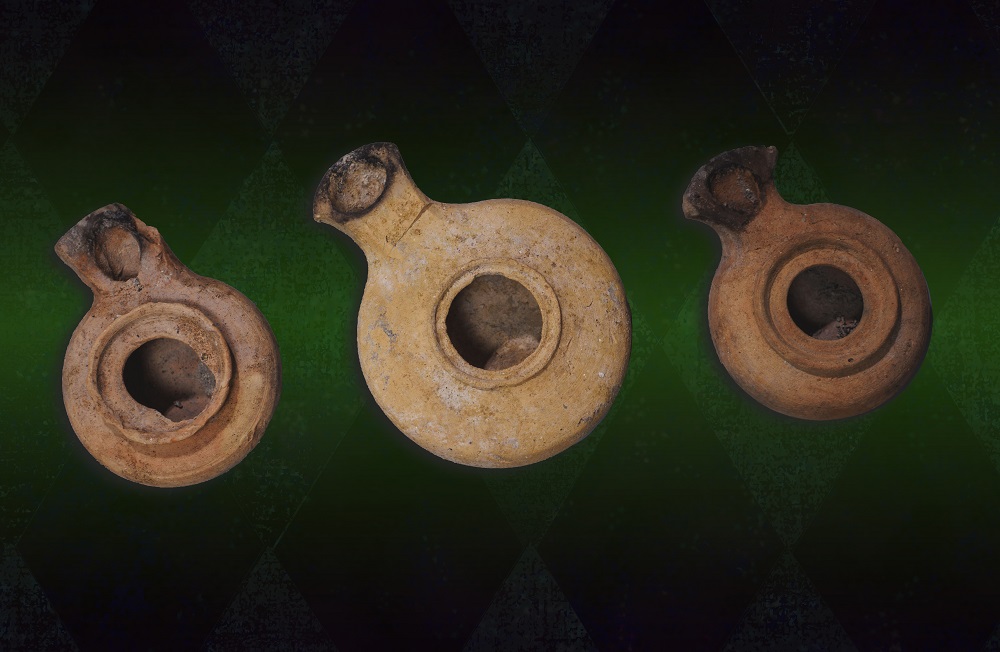 נרות שמן תמימים מסוף ימי בית שני. צילום אליהו ינאי עיר דוד