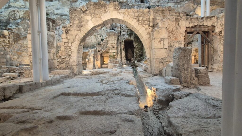 ממצאים חדשים מתחת לרחבת הכותל