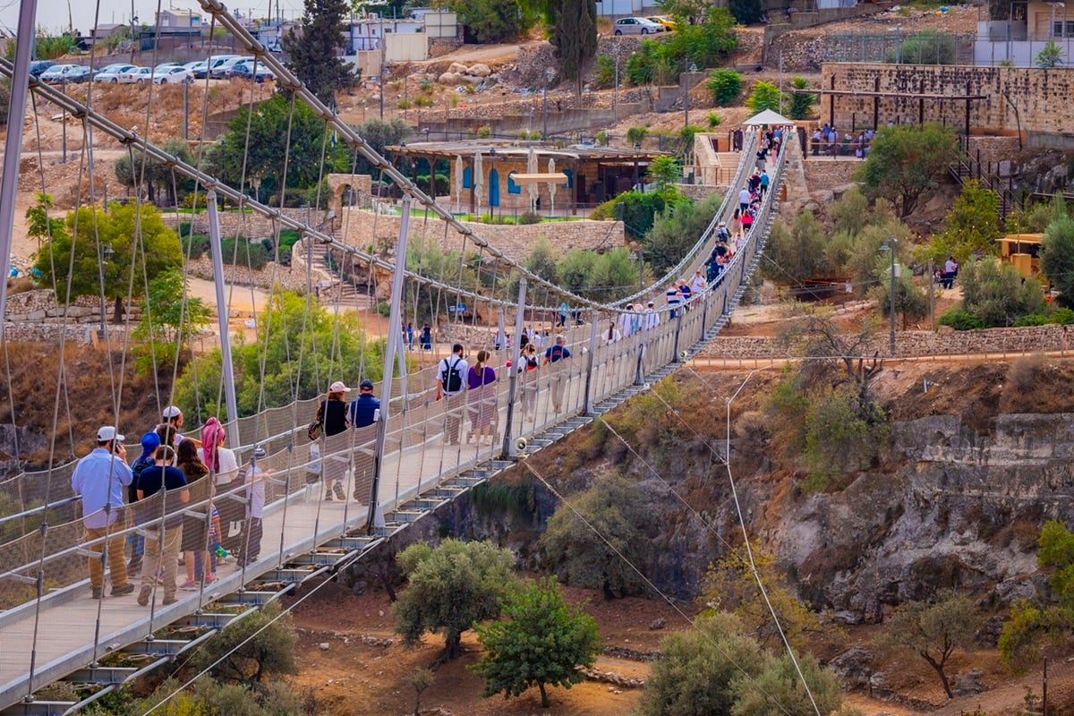 הגשר התלוי בגיא בן הינום