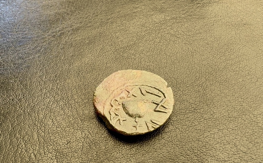 גביע העומר ומסביבו המילים בכתב עברי קדום גאלת ציון