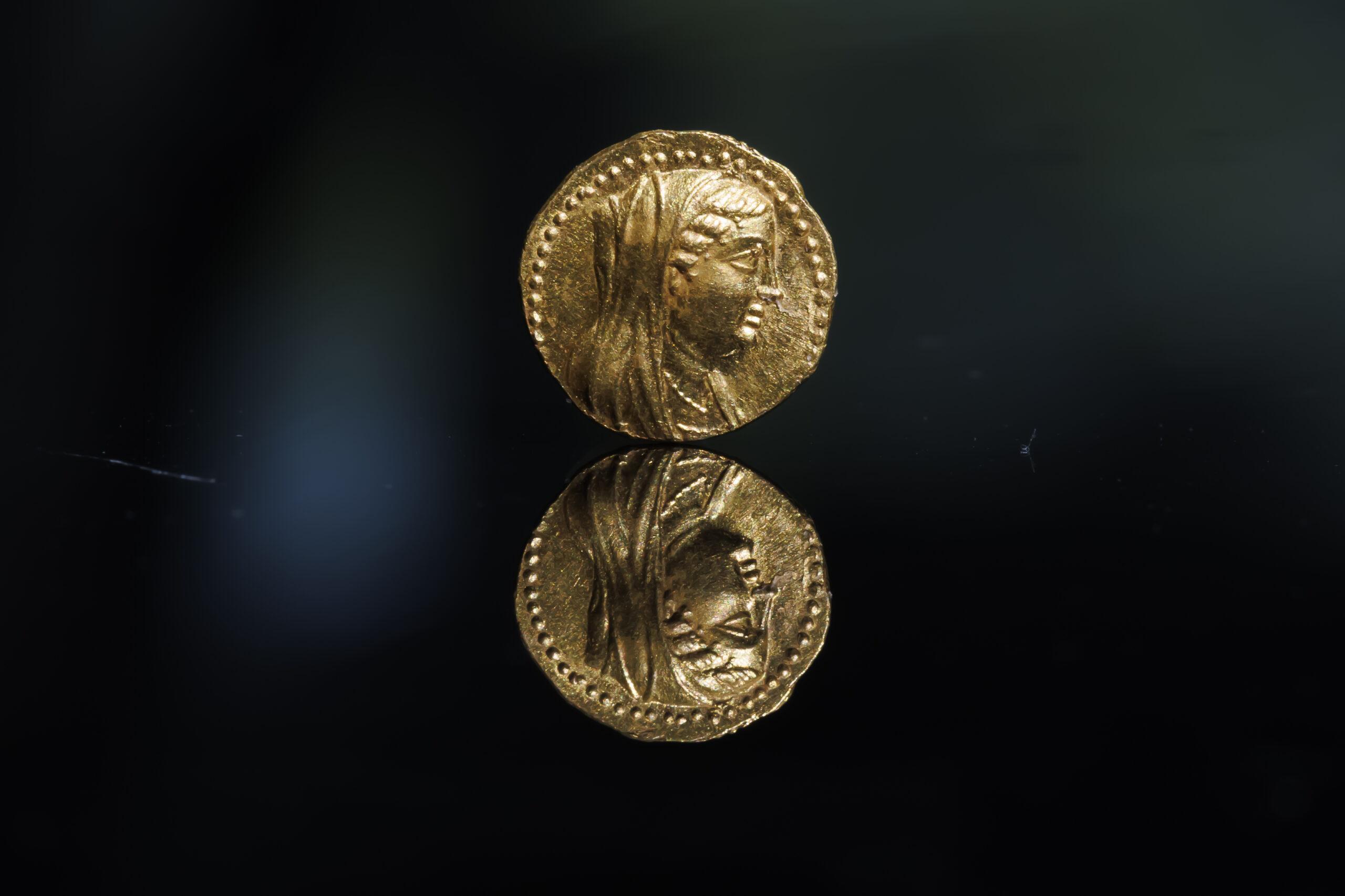 10. מטבע הזהב של המלכה ברניקי.