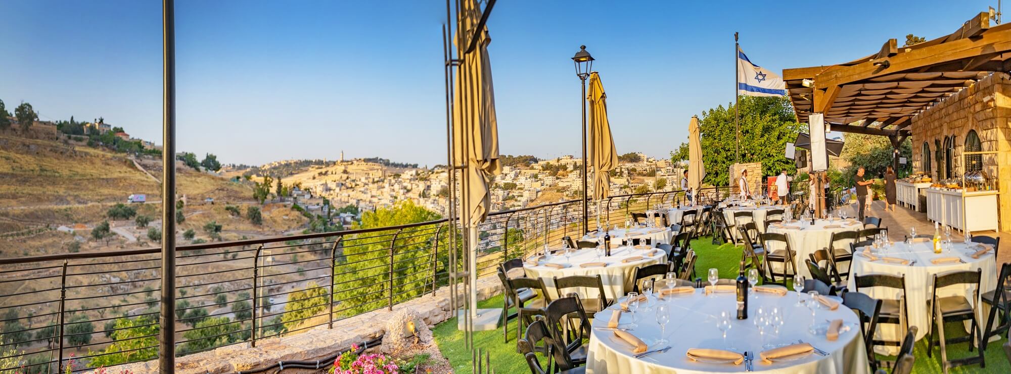 חתונה בבית בגיא