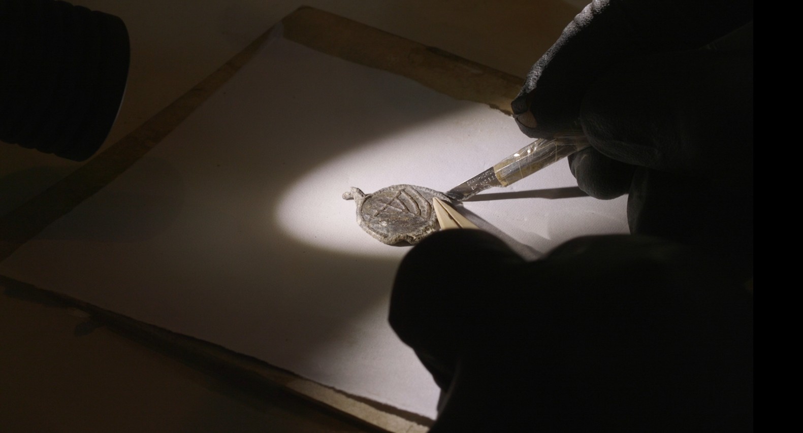 טיפול שימורי להסרת שכבת הבליה הטבעית