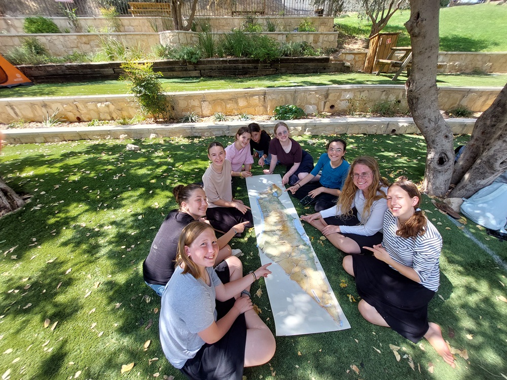 ילדים במחנה קיץ ביער השלום