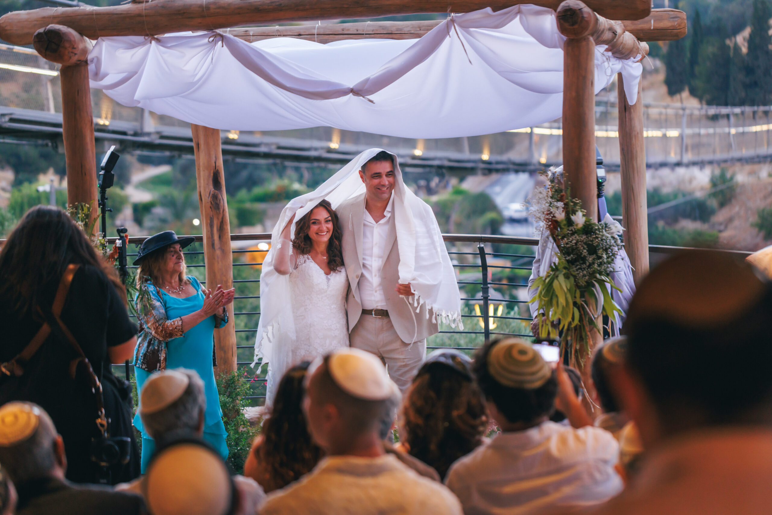 חתונה בבית בגיא
